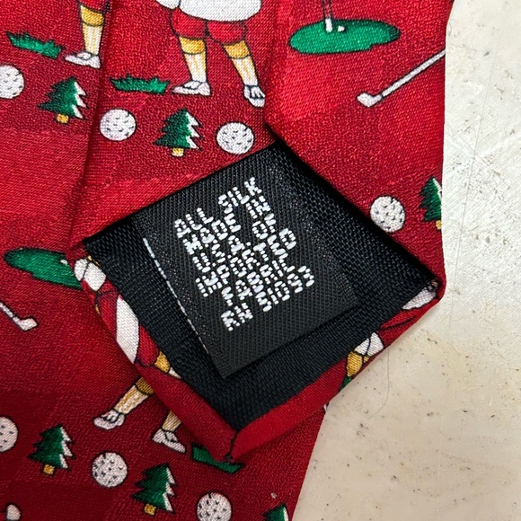 Holiday Traditions Men’s NeckTie Hallmark - Picture 3 of 8